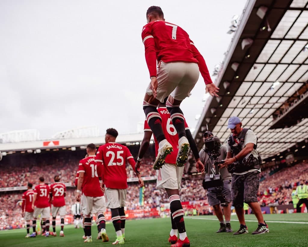 Cristiano Ronaldo jumping